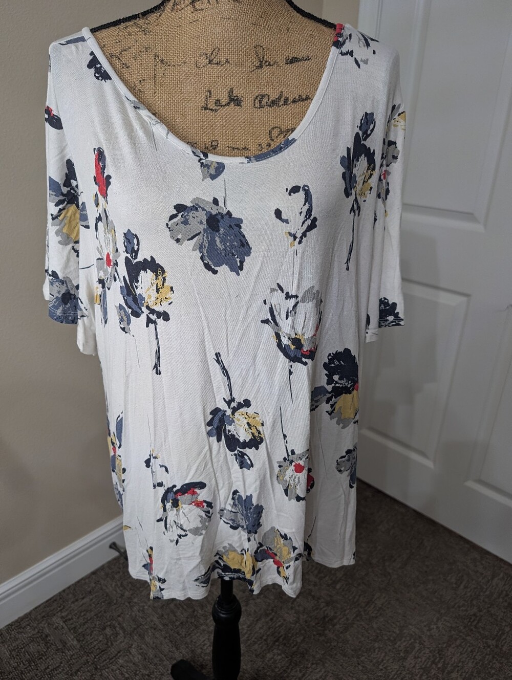Maurices Women's White Floral Scoop Neck Top